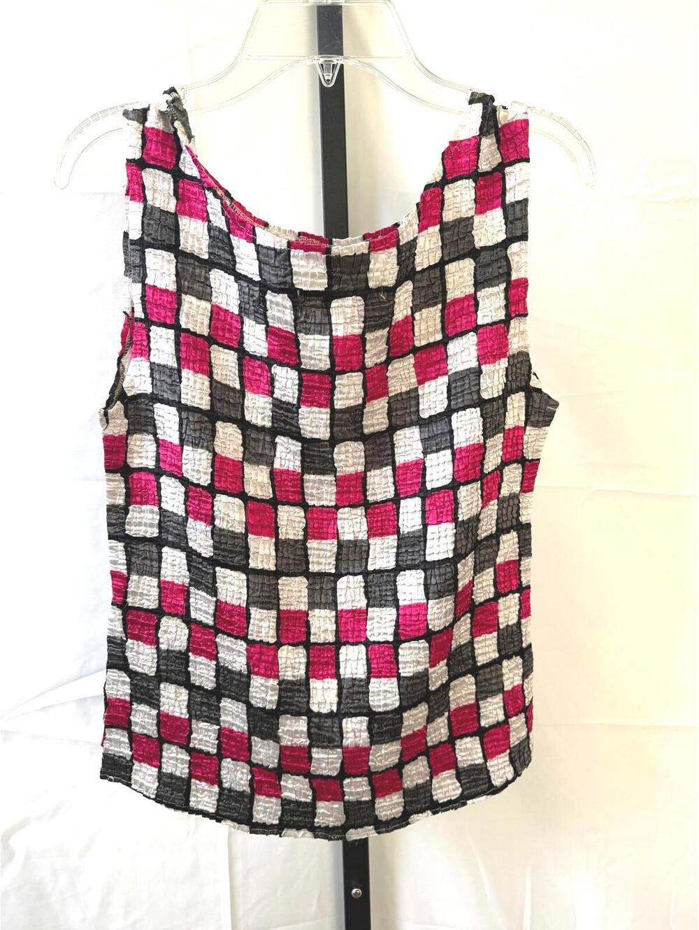 Casual Corner Women's Sleeveless Tank Top in Pink Black White Checkered Pattern